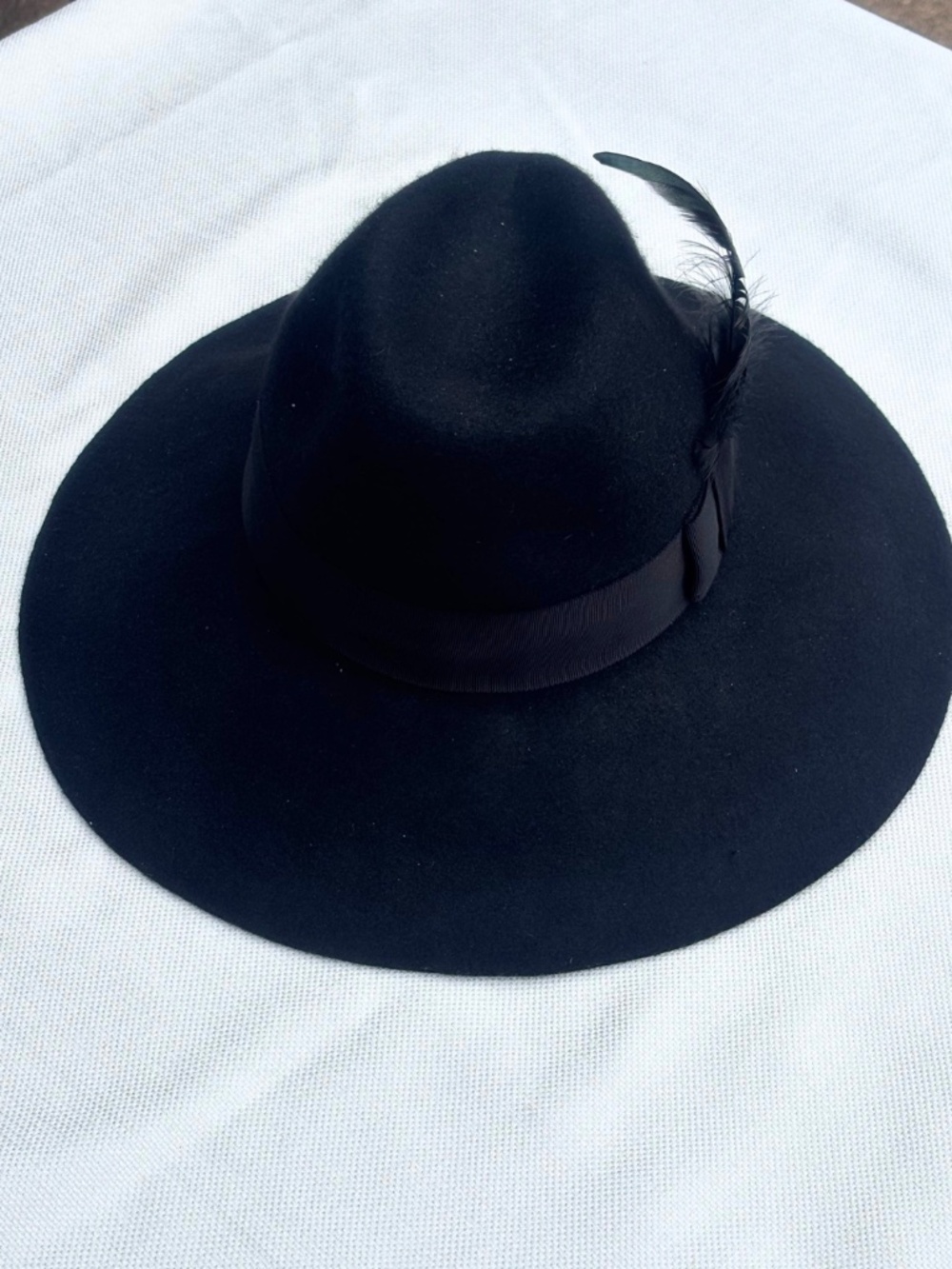 San Diego Hat Co black felt hat with feather , one size